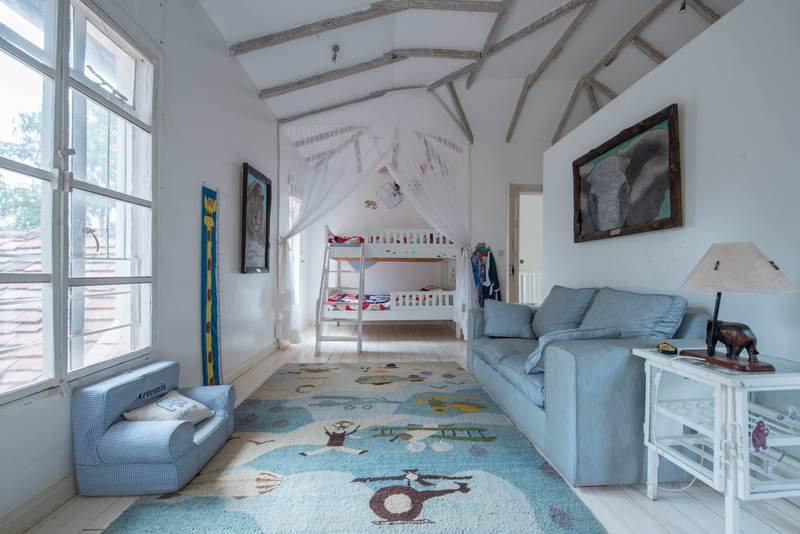 The Karen Manor - Gallery 27